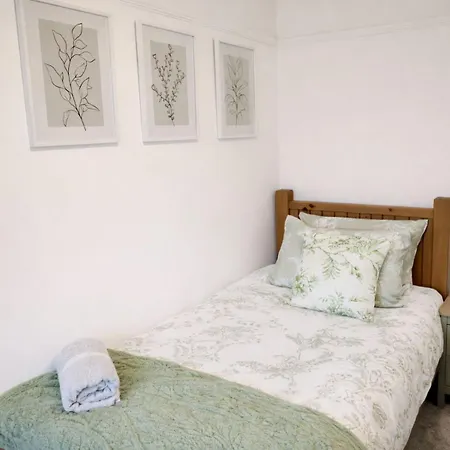 3br Near Centre, Free Parking & Wifi Сasa de vacaciones