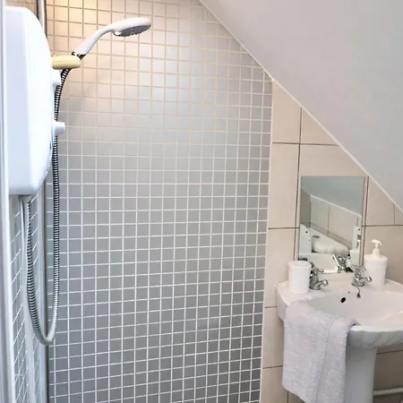 3br Near Centre, Free Parking & Wifi Сasa de vacaciones