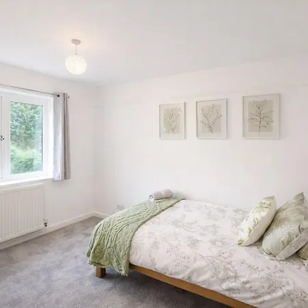 3br Near Centre, Free Parking & Wifi בית נופש *