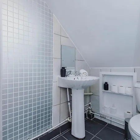 3br Near Centre, Free Parking & Wifi York