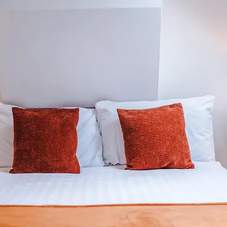 3br Near Centre, Free Parking & Wifi York