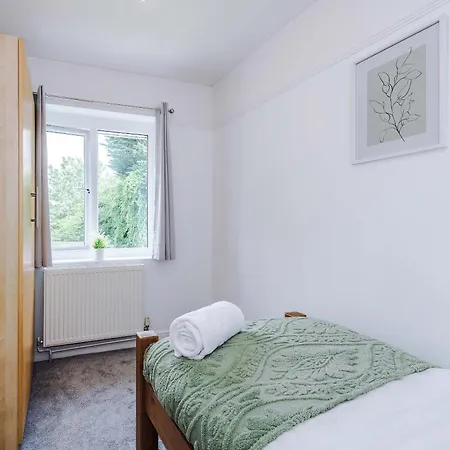 3br Near Centre, Free Parking & Wifi York