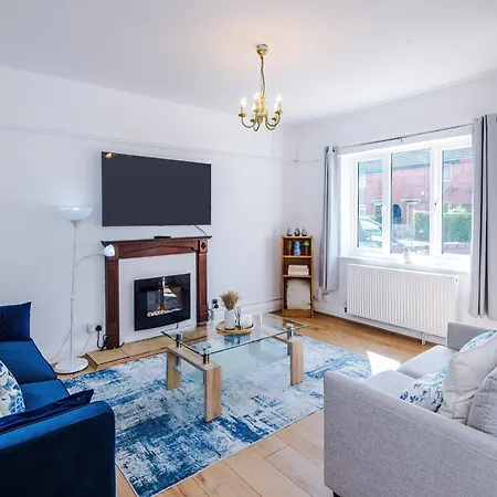 3br Near Centre, Free Parking & Wifi Semesterbostad *