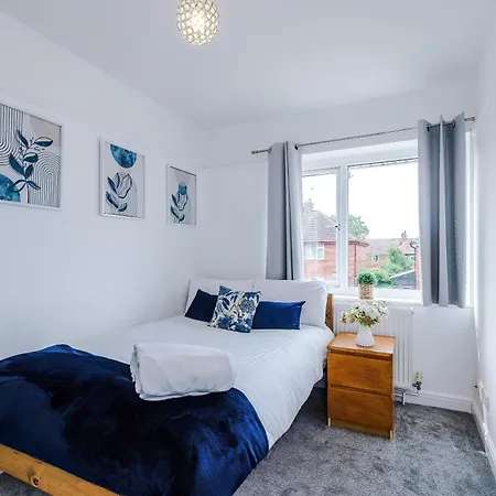 3br Near Centre, Free Parking & Wifi * York