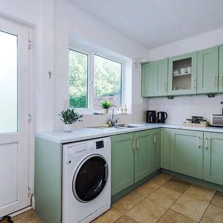 3br Near Centre, Free Parking & Wifi Semesterbostad