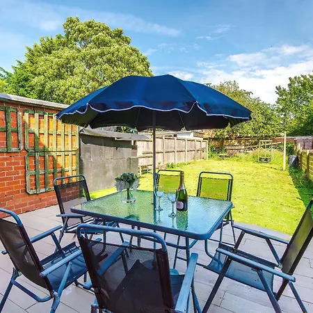 3br Near Centre, Free Parking & Wifi *