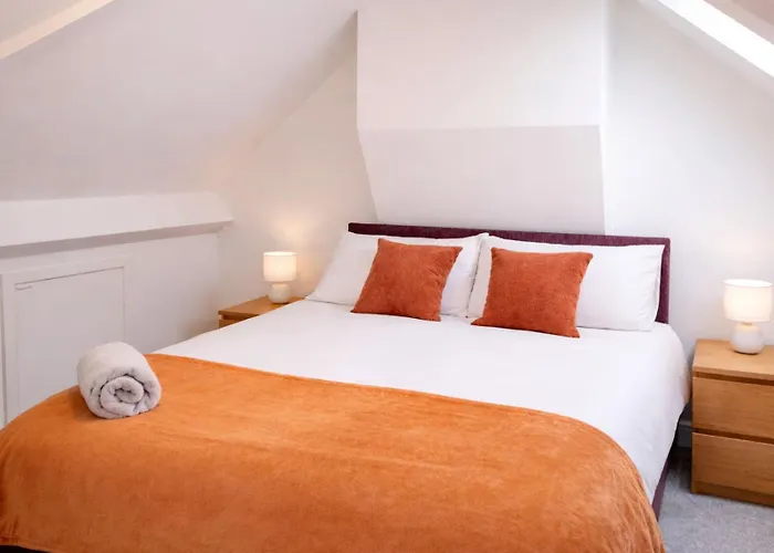 3br Near Centre, Free Parking & Wifi