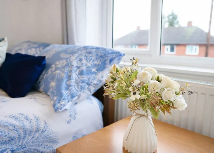 3br Near Centre, Free Parking & Wifi