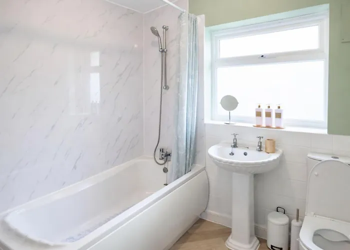 Сasa de vacaciones 3br Near Centre, Free Parking & Wifi *