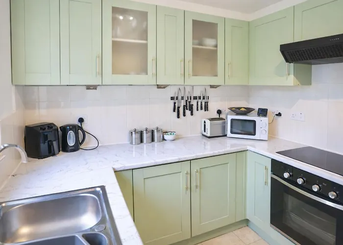 3br Near Centre, Free Parking & Wifi