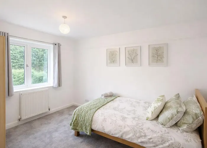 3br Near Centre, Free Parking & Wifi בית נופש *