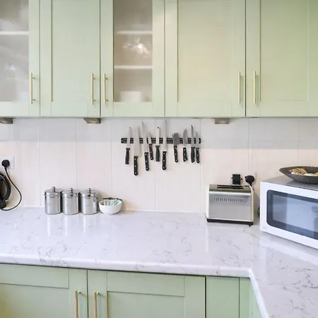 3br Near Centre, Free Parking & Wifi 펜션